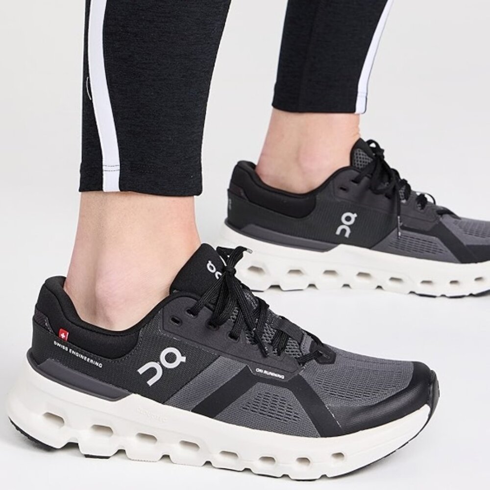 On Cloudrunner 2 Eclipse Black Size 8